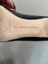 Load image into Gallery viewer, Manolo Blahnik Blue Patent Leather Shoes
