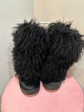 Load image into Gallery viewer, Bearpaw Black Shaggy Boots
