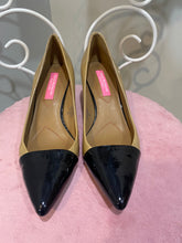Load image into Gallery viewer, Isaac Mizrahi Tan Black Toe Shoes
