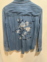 Load image into Gallery viewer, American Eagle Chambray Embroidered Flowers Top
