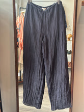 Load image into Gallery viewer, Vince Navy Plisse Wideleg Pants
