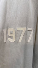 Load image into Gallery viewer, Essentials Tan 1977 3/4 Sleeves Sweatshirt
