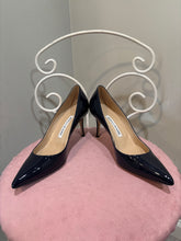 Load image into Gallery viewer, Manolo Blahnik Blue Patent Leather Shoes
