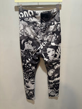 Load image into Gallery viewer, Vintage Monaco Black Pop Art Leggings
