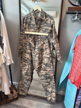 Load image into Gallery viewer, Vintage Green Camo 2 Piece Pants Set
