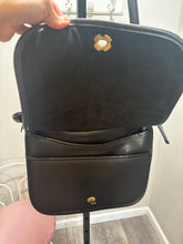Load image into Gallery viewer, Vintage Coach Black 90s Turn Lock Flap Leather Bag
