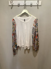 Load image into Gallery viewer, Anthropologie Pattern Sleeves Top

