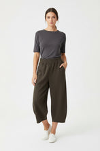 Load image into Gallery viewer, Green Pull On Barrel Pants
