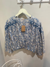 Load image into Gallery viewer, Free People Blue Cream Kimono Sleeves
