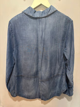 Load image into Gallery viewer, Cloth &amp; Stone Medium Wash Chambray Top
