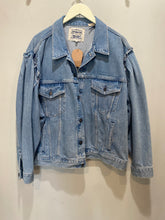 Load image into Gallery viewer, Levi’s Light Wash Puff Sleeve Denim Jacket
