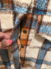 Load image into Gallery viewer, POL Cream Plaid Distressed Shacket
