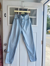 Load image into Gallery viewer, Madewell Light Wash Jeans
