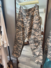 Load image into Gallery viewer, Vintage Green Camo 2 Piece Pants Set
