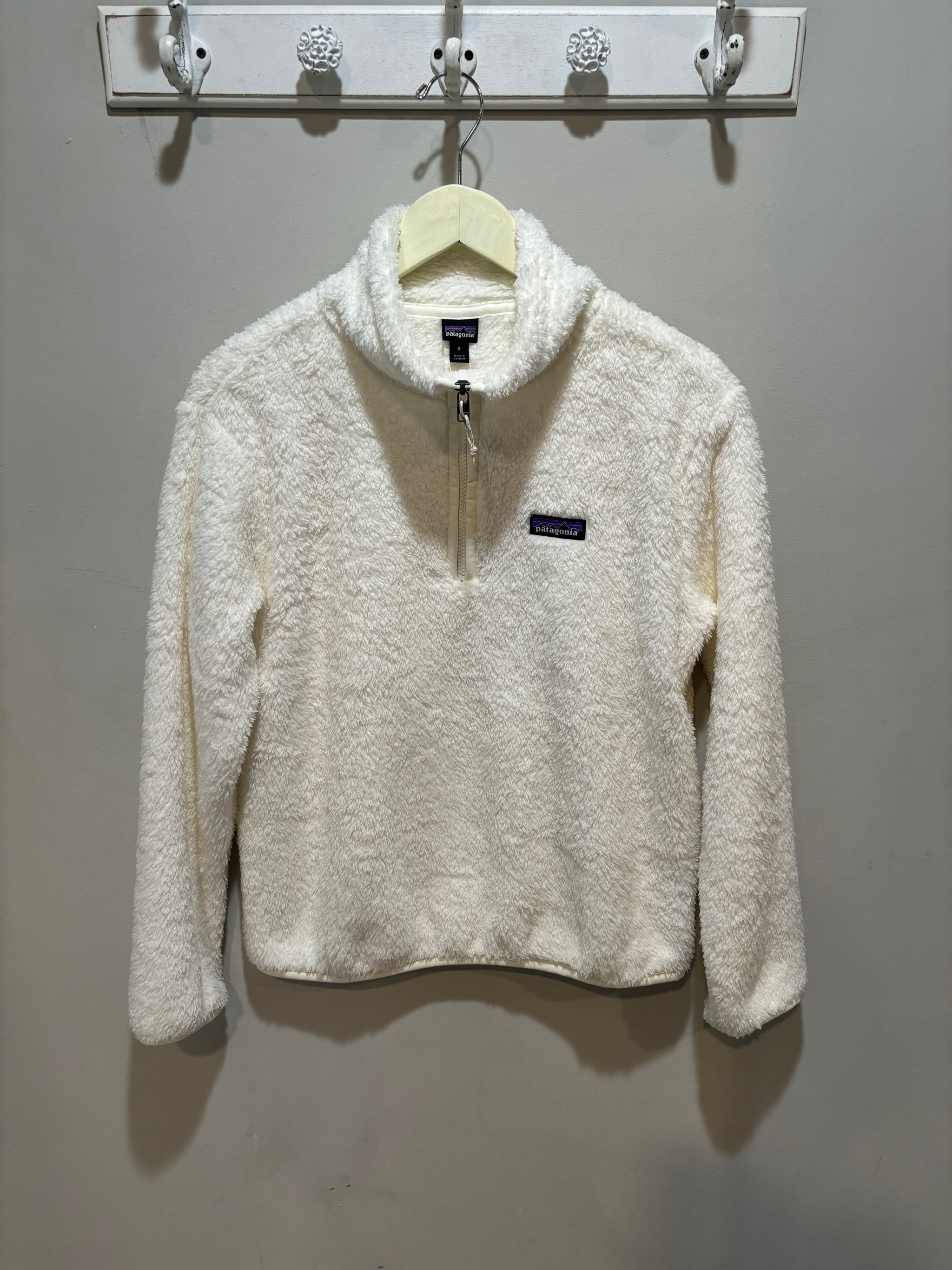 Patagonia sweater fuzzy best sale