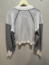 Load image into Gallery viewer, Black White Cheetah Pattern Cardigan
