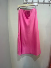 Load image into Gallery viewer, Pink Satiny MIDI Pencil Skirt
