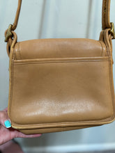 Load image into Gallery viewer, Vintage Coach 90s Tan Leather Flap Handbag
