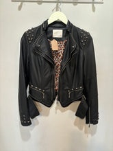 Load image into Gallery viewer, Blu Kanvas Black Studs Zipaway Jacket
