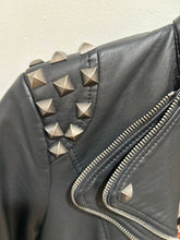 Load image into Gallery viewer, Blu Kanvas Black Studs Zipaway Jacket
