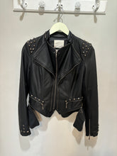 Load image into Gallery viewer, Blu Kanvas Black Studs Zipaway Jacket
