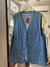 Load image into Gallery viewer, Vintage Light Wash Denim Vest
