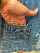 Load image into Gallery viewer, Vintage Light Wash Denim Vest
