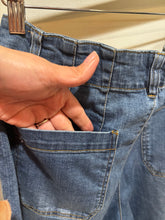Load image into Gallery viewer, Front Pockets Medium Wash Denim
