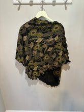 Load image into Gallery viewer, Vintage Green Paisley Pattern Poncho
