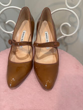 Load image into Gallery viewer, Manolo Blahnik Caramel Maryjane Patent Leather Shoes
