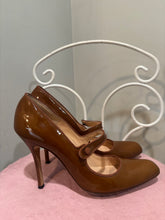 Load image into Gallery viewer, Manolo Blahnik Caramel Maryjane Patent Leather Shoes
