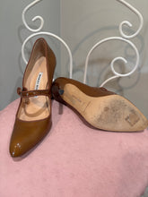 Load image into Gallery viewer, Manolo Blahnik Caramel Maryjane Patent Leather Shoes
