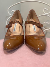 Load image into Gallery viewer, Manolo Blahnik Caramel Maryjane Patent Leather Shoes

