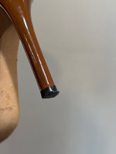 Load image into Gallery viewer, Manolo Blahnik Caramel Maryjane Patent Leather Shoes
