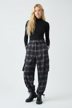 Load image into Gallery viewer, Zara Blue Plaid Cargo Pants
