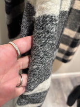 Load image into Gallery viewer, Aspen Black Plaid Wooly Duster
