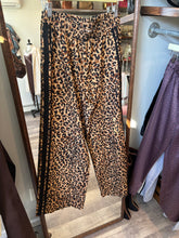 Load image into Gallery viewer, Leopard Tan Jogger Track Panta

