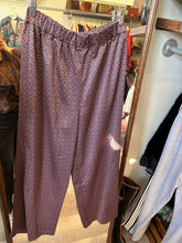 Load image into Gallery viewer, House of Harlow Mauve Pattern Pants

