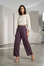 Load image into Gallery viewer, House of Harlow Mauve Pattern Pants
