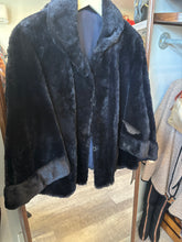 Load image into Gallery viewer, Vintage Navy Fur Capelet
