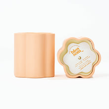 Load image into Gallery viewer, CERAMIC DAISY • 100% essential oil soy candle: Peach - Blossom Scent
